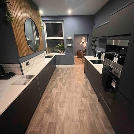 Modern 5 Bedroom Terraced Luxurious House Колуин Бей Екстериор снимка