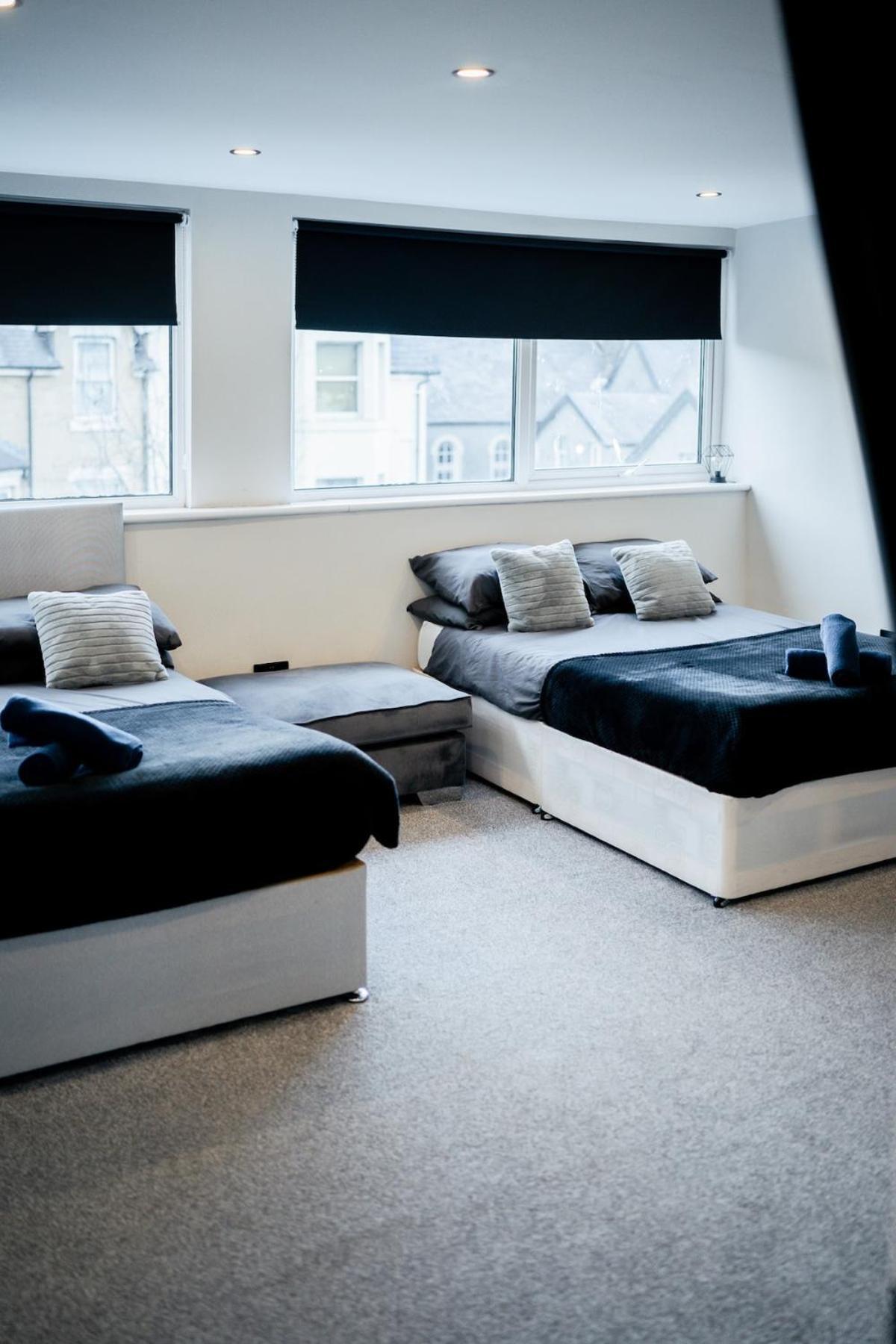 Modern 5 Bedroom Terraced Luxurious House Колуин Бей Екстериор снимка